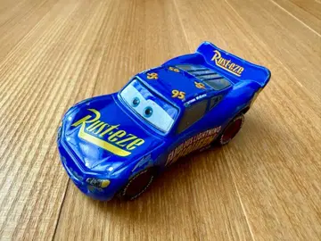 토미카 카즈 라이트닝 맥퀸 패뷸러스 타입