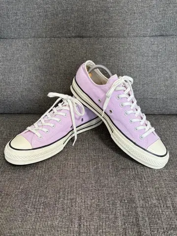 컨버스 척테일러 ct70 연한 핑크 또는 퍼플입니다.