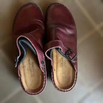 버건디 가죽 로퍼 버클 포함