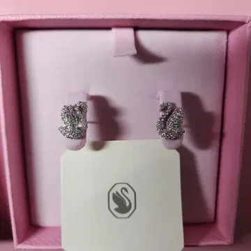 스와로브스키 스완 아이콘 귀걸이 크리스탈