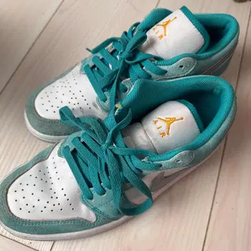Jordan 화이트/틸 스니커즈
