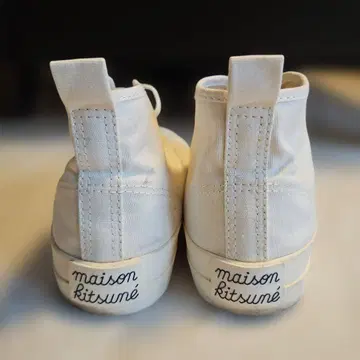 메종 키츠네 화이트 하이컷 스니커즈