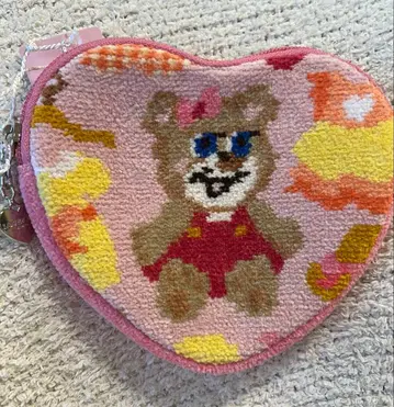 러브러리 바이 페이러 니나즈 옷장 하트형 파우치