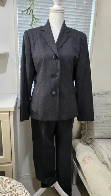 VIVIEN SPORTS 다크 그레이 셋업 울 98%