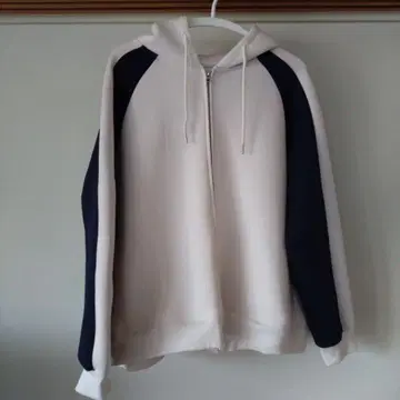 니코앤드 화이트/네이비 집업 후드티