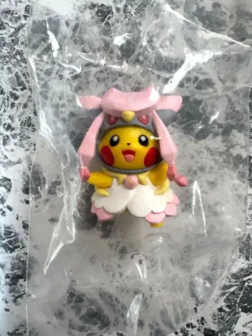 포켓몬 마스코트 판초를 입은 피카츄 메가디안시