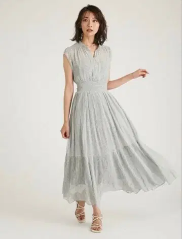 라인 아트 컷 쉬폰 원피스