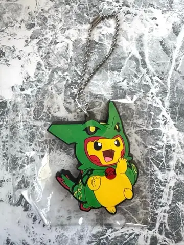 포켓몬스터 레쿠자 판초를 입은 피카츄 러버 스트랩