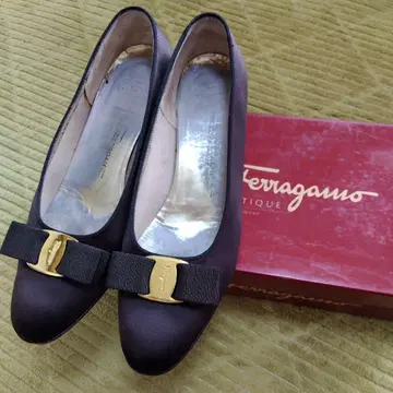 Ferragamo 브라운 로퍼 리본 포함
