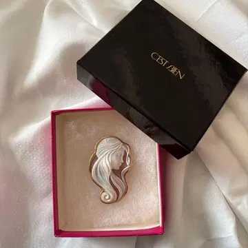 쉘 카메오 브로치