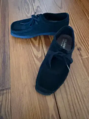 클락스 왈라비 블랙 UK7