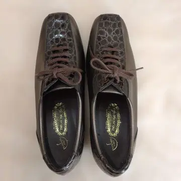 긴자 요시노야 브라운 에나멜 크로커다일풍 신발