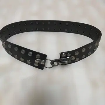 스터드 장식 블랙 가죽 벨트