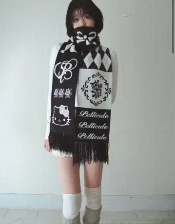 PELLICULE HELLOKITTY hug knit 머플러 블랙