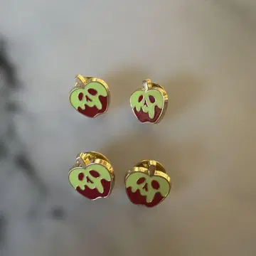 백설공주 독사과 핀 배지