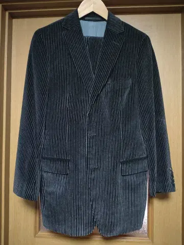 [ HUGO BOSS ] 벨벳 블랙 스트라이프 셋업 수트