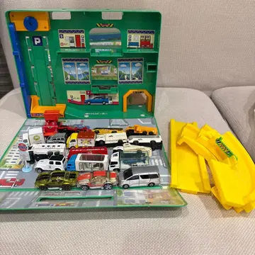 토미카세트 슬로프 포함 주차장 파노라마백과 미니카 18대