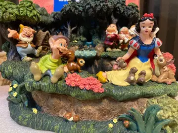 디즈니 스토어 백설공주와 일곱 난쟁이 분수 피규어 파운틴