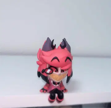 해즈빈 호텔 알래스터 모니터 피규어