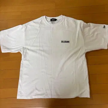 XLARGE 화이트 T셔츠 M 사이즈 NEWERA 콜라보