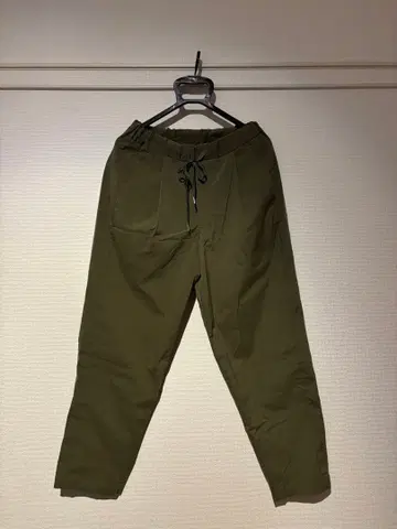 UNITED TOKYO 유나이티드 도쿄 올리브색 팬츠