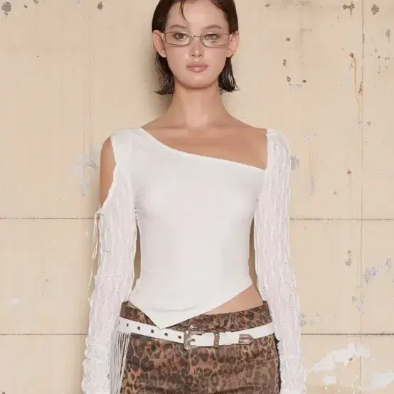 トップス hillda Emergency Long Sleeve Hilda Emergency Long Sleeve Ivory on Bunjang Global Site.