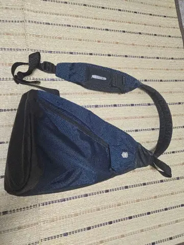 [ 새상품급 ] Victorinox 네이비 숄더백