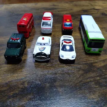 토미카 7대 묶음 판매 (구급차, 경찰차, 소방차, 버스)