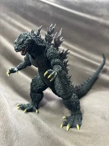 MonsterArts 고질라 2000 밀레니엄 원형