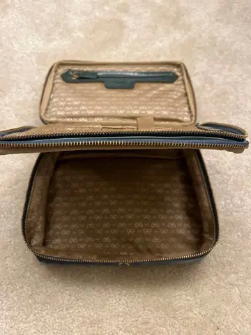 안야 힌드마치 메이크업 트래블 파우치 내 포켓 포함