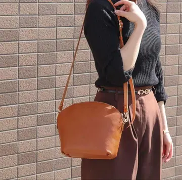 TIDEWAY 카멜 라이트 가죽 숄더백