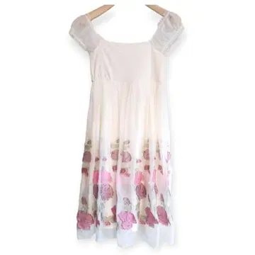 [ 미사용 새상품 ] L'EST ROSE 쉬폰 원피스 슬리브리스 화이트