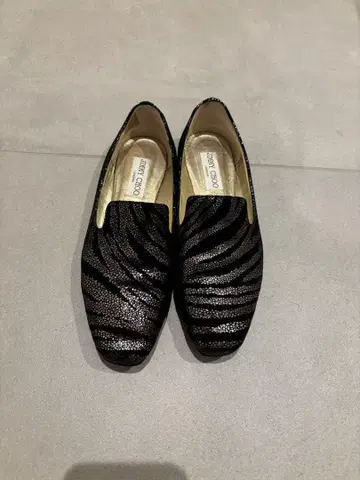 지미추 블랙 제브라 패턴 슬립온 36.5