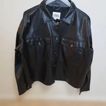 ZARA 블랙 페이크 레더 자켓