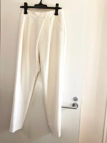 SOEJU 랩 턱 팬츠 M 새상품급 화이트