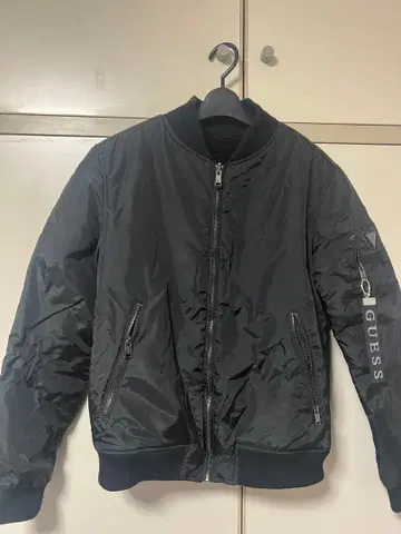 GUESS MA-1 봄버 자켓 블랙