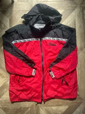 윈드 브레이커 퍼스트 다운