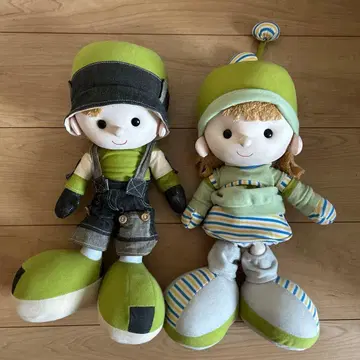 남자아이와 여자아이 봉제 인형