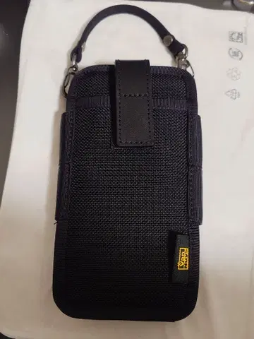 반나이즈 세로형 스마트폰 케이스