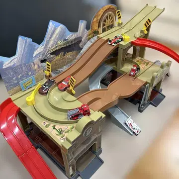 카즈 토미카 액션 코스 라디에이터 스프링스