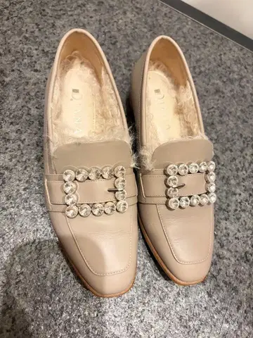 새상품급 DIANA 비쥬 퍼 로퍼