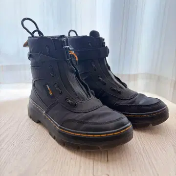 [ 레어 새상품급 ] 닥터마틴 COMBS TECH JUNGLE UK5