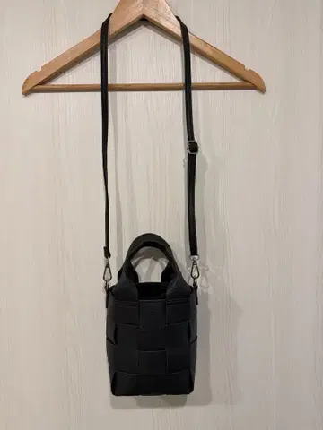 블랙 뜨개질 숄더백 SENSE OF PLACE