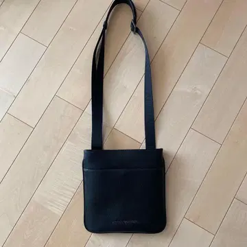 EMPORIO ARMANI 숄더백 새상품급