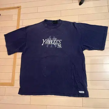 New York Yankees 자수 T셔츠 네이비