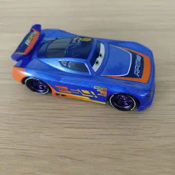 토미카 카즈 발리 디 페달