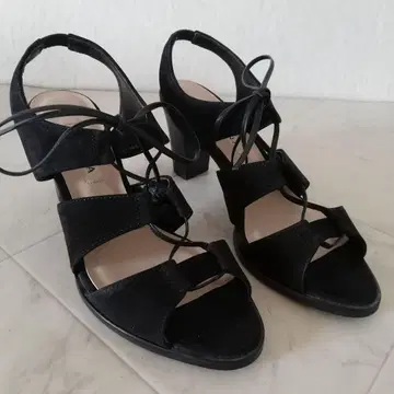 새상품급!! DIANA 다이애나 천연 가죽 스웨이드 샌들 23.5cm