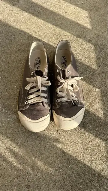 KEEN CORONADO III 스니커즈