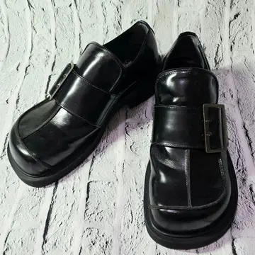 후프디두 블랙 레더 버클 로퍼