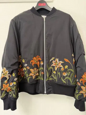 꽃무늬 자수 봄버 자켓 블랙